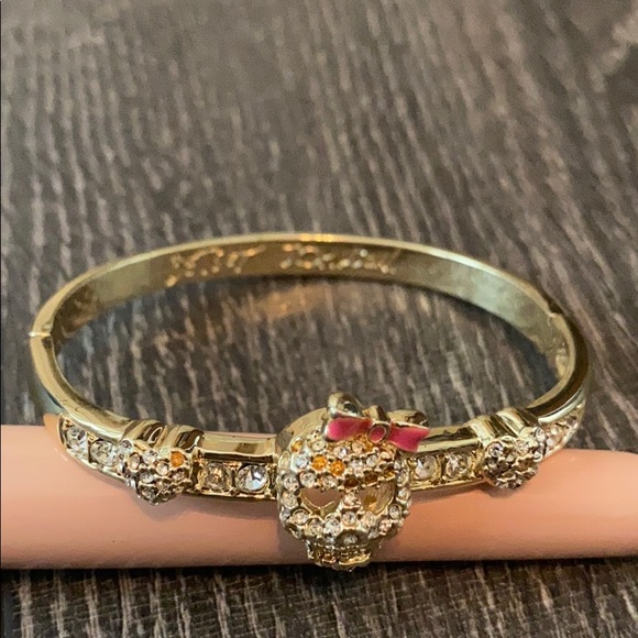 Betsey Johnson Jewelry - Betsy Johnson Gold Skull Bangle